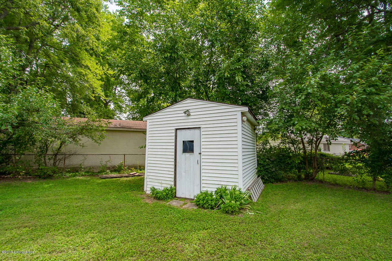 5306 Beth Road Louisville, KY 40219 - Photo 33 of 38 Storage Shed