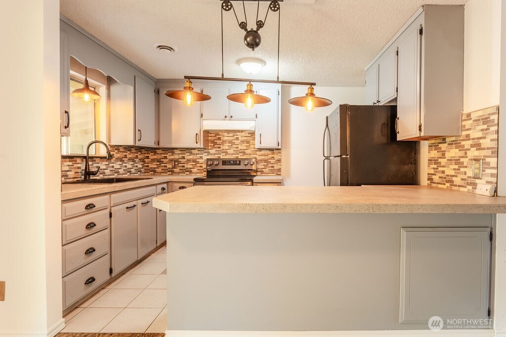 651 Jorgensen Road Onalaska, WA 98570 - Photo 6 of 36 a kitchen with cabinets appliances and a window