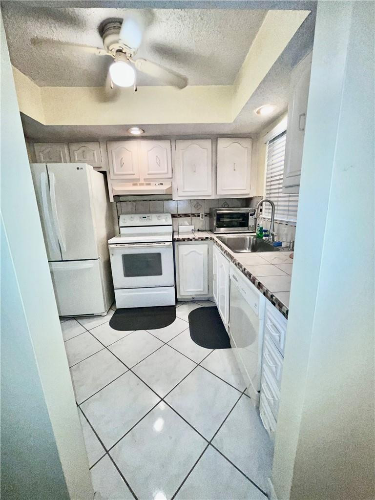 Undisclosed Address Margate, FL 33063 - Photo 3 of 15 a kitchen with a stove a refrigerator and a sink