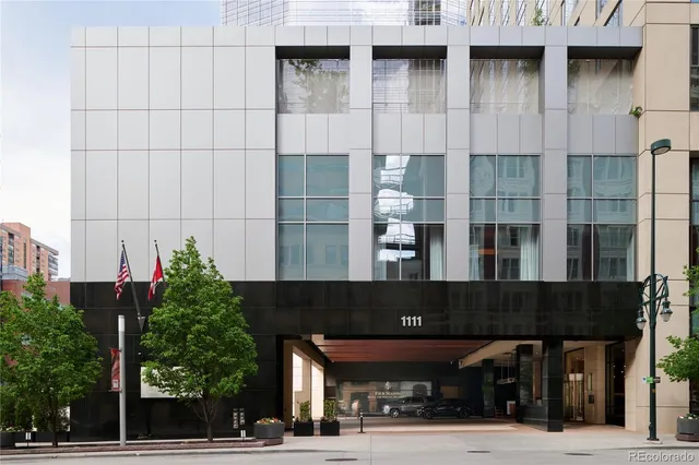 a building view with outdoor space