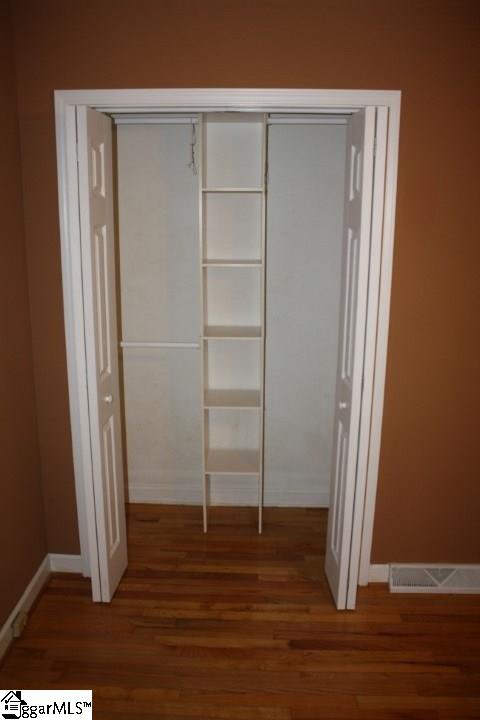 107 Post Oak Road Duncan, SC 29334 - Photo 11 of 34 Built-in storage!