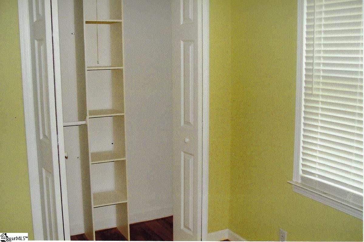 107 Post Oak Road Duncan, SC 29334 - Photo 14 of 34 Built-in storage!