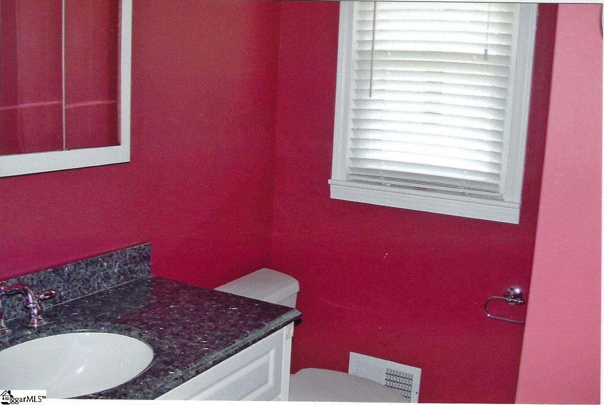 107 Post Oak Road Duncan, SC 29334 - Photo 15 of 34 Vanity