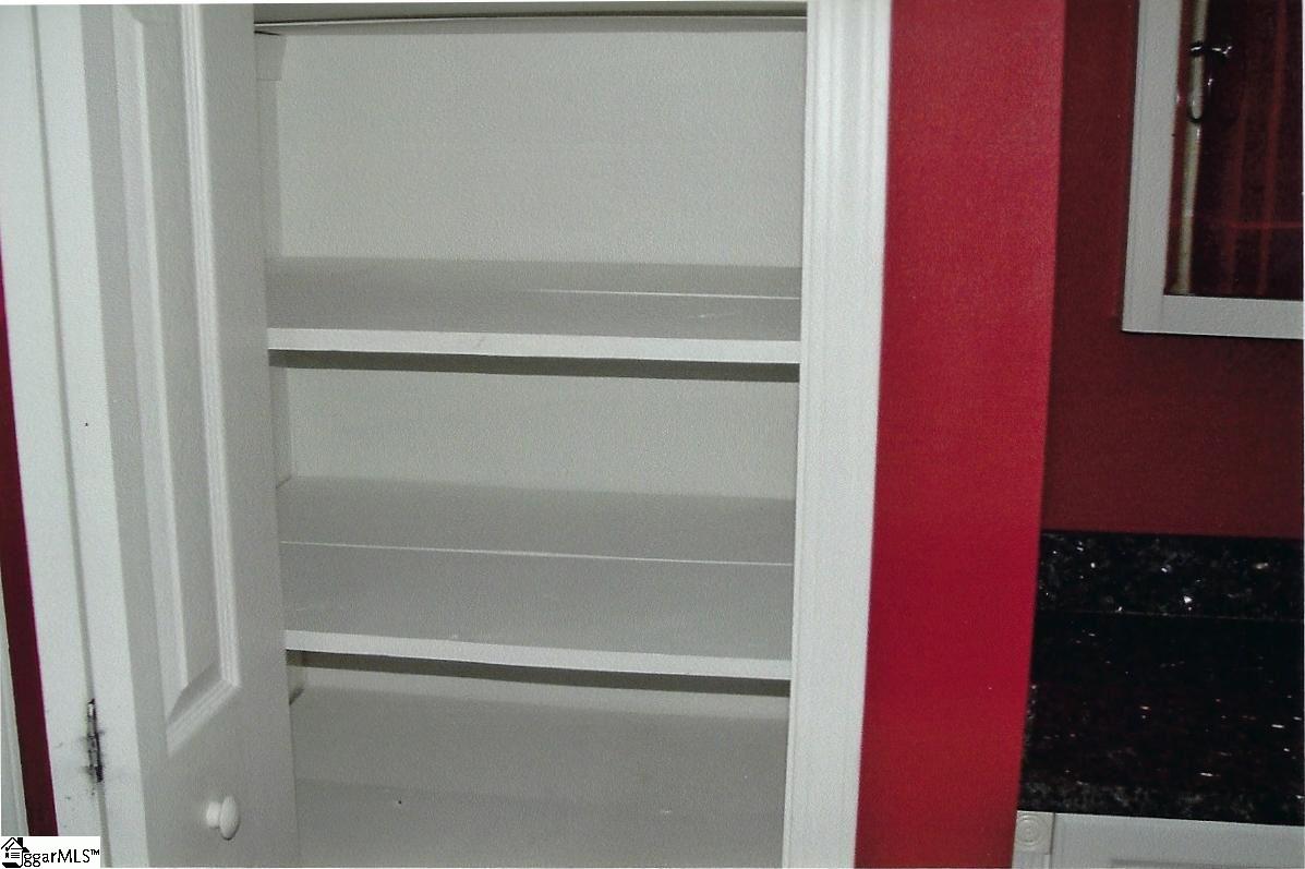 107 Post Oak Road Duncan, SC 29334 - Photo 16 of 34 Linen closet
