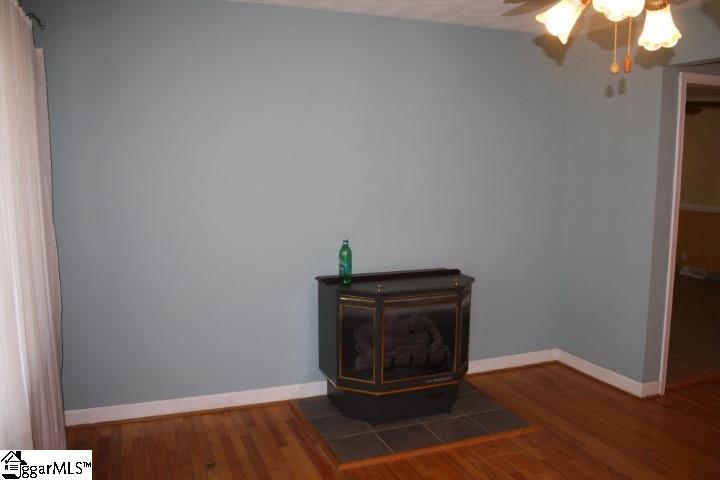 107 Post Oak Road Duncan, SC 29334 - Photo 5 of 34 Gas log stove