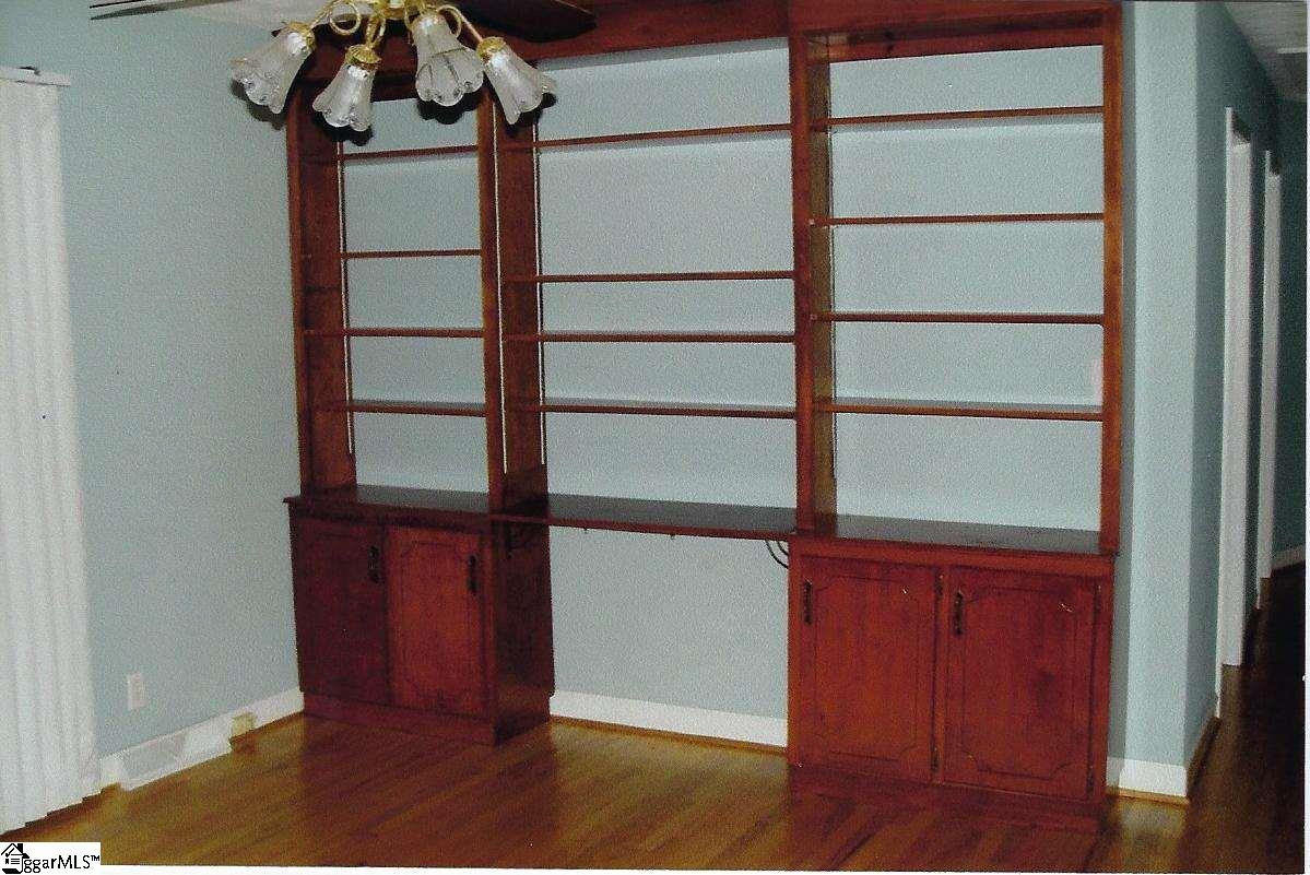 107 Post Oak Road Duncan, SC 29334 - Photo 8 of 34 Built-in bookcase.
