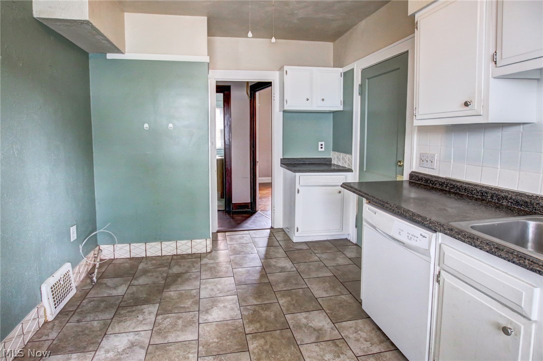 4568 Broadview Road Cleveland, OH 44109 - Photo 5 of 30