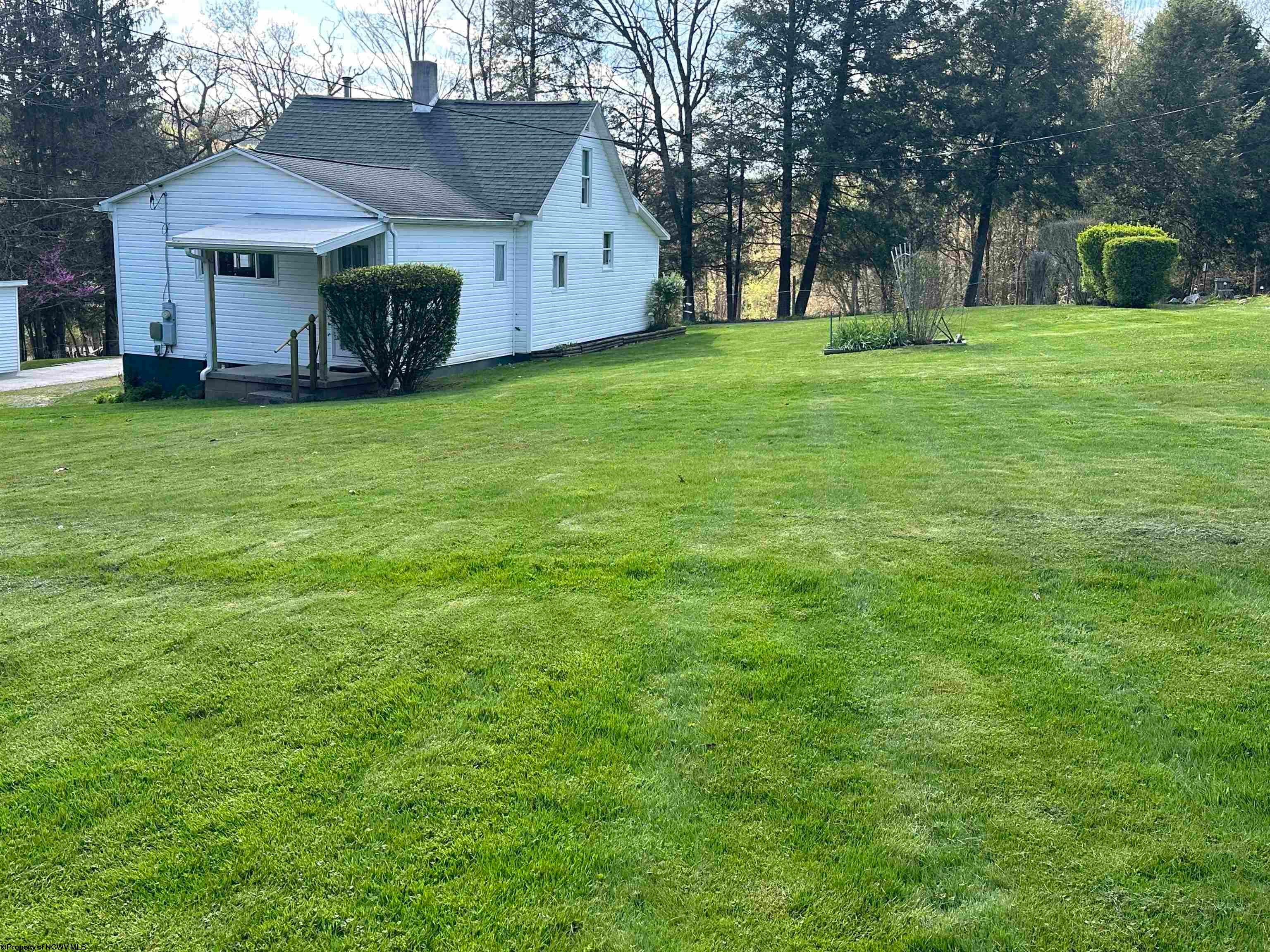 2848 Woolen Mill Road Albright, WV 26519 - Photo 6 of 48 Gallery Image 6