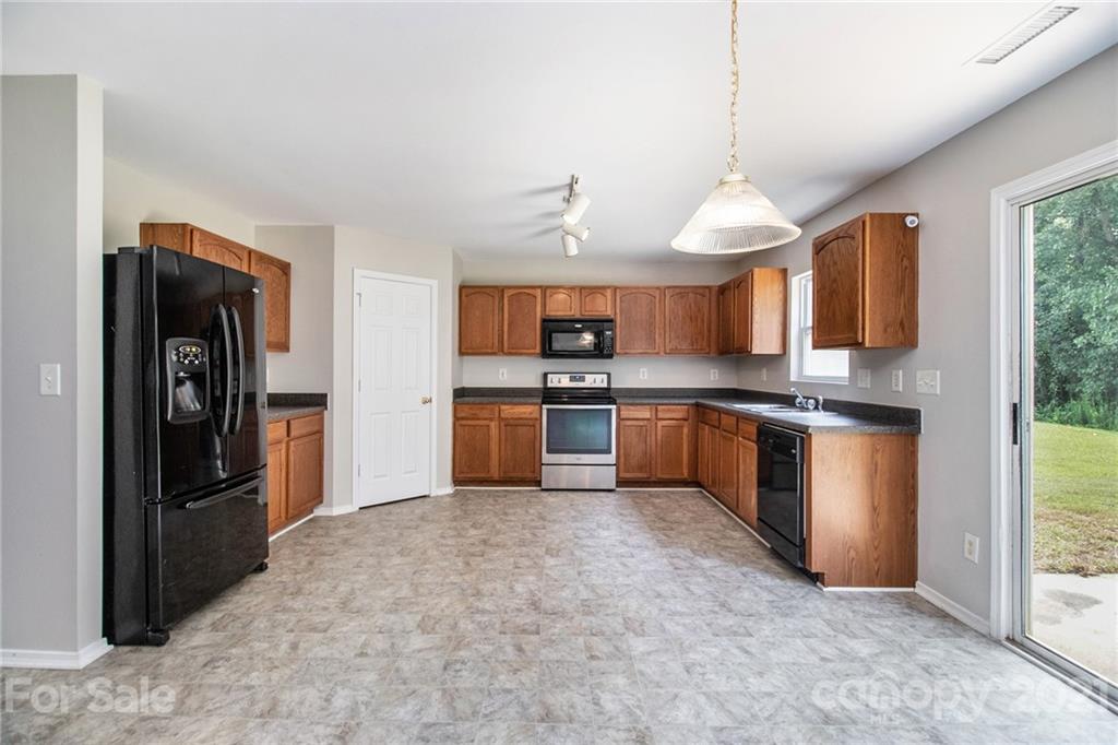 8812 Chalkstone Road Charlotte, NC 28216 - Photo 8 of 19 Gallery Image 8