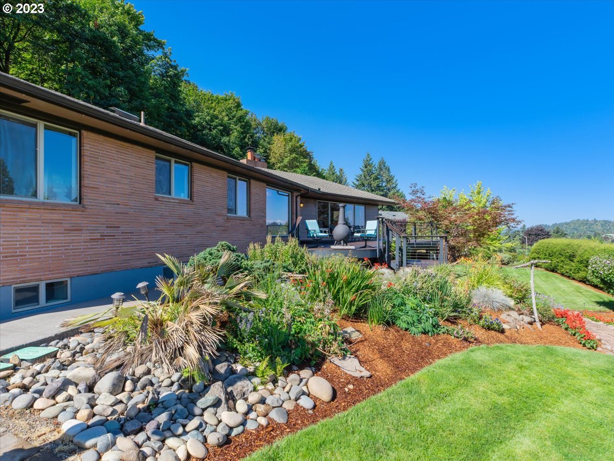 a view of a house with a yard and plants