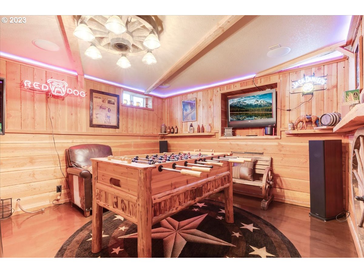 715 Southwest Walters Drive Gresham, OR 97080 - Photo 33 of 48 a living room with furniture and a flat screen tv