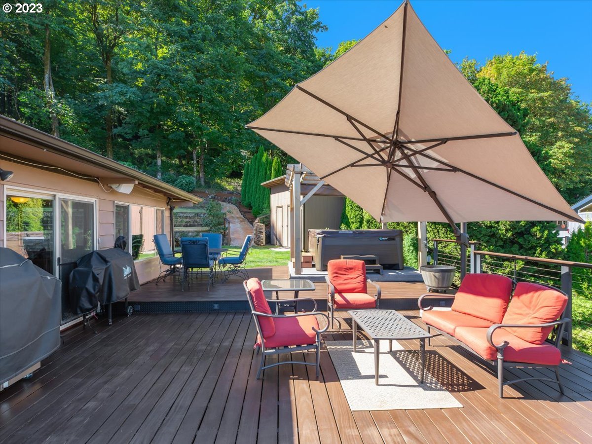 715 Southwest Walters Drive Gresham, OR 97080 - Photo 41 of 48 Deck