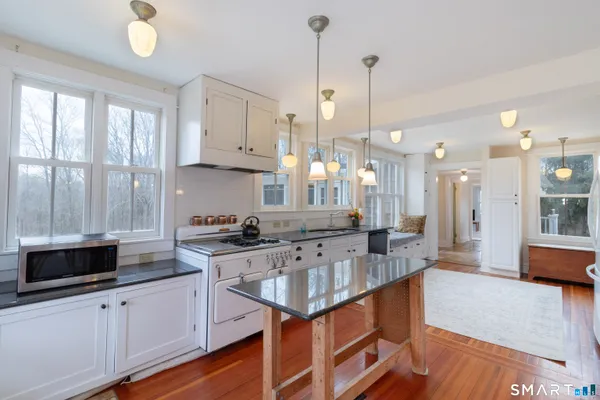 $989,000 | 397 Moose Hill Road, Guilford, CT 06437