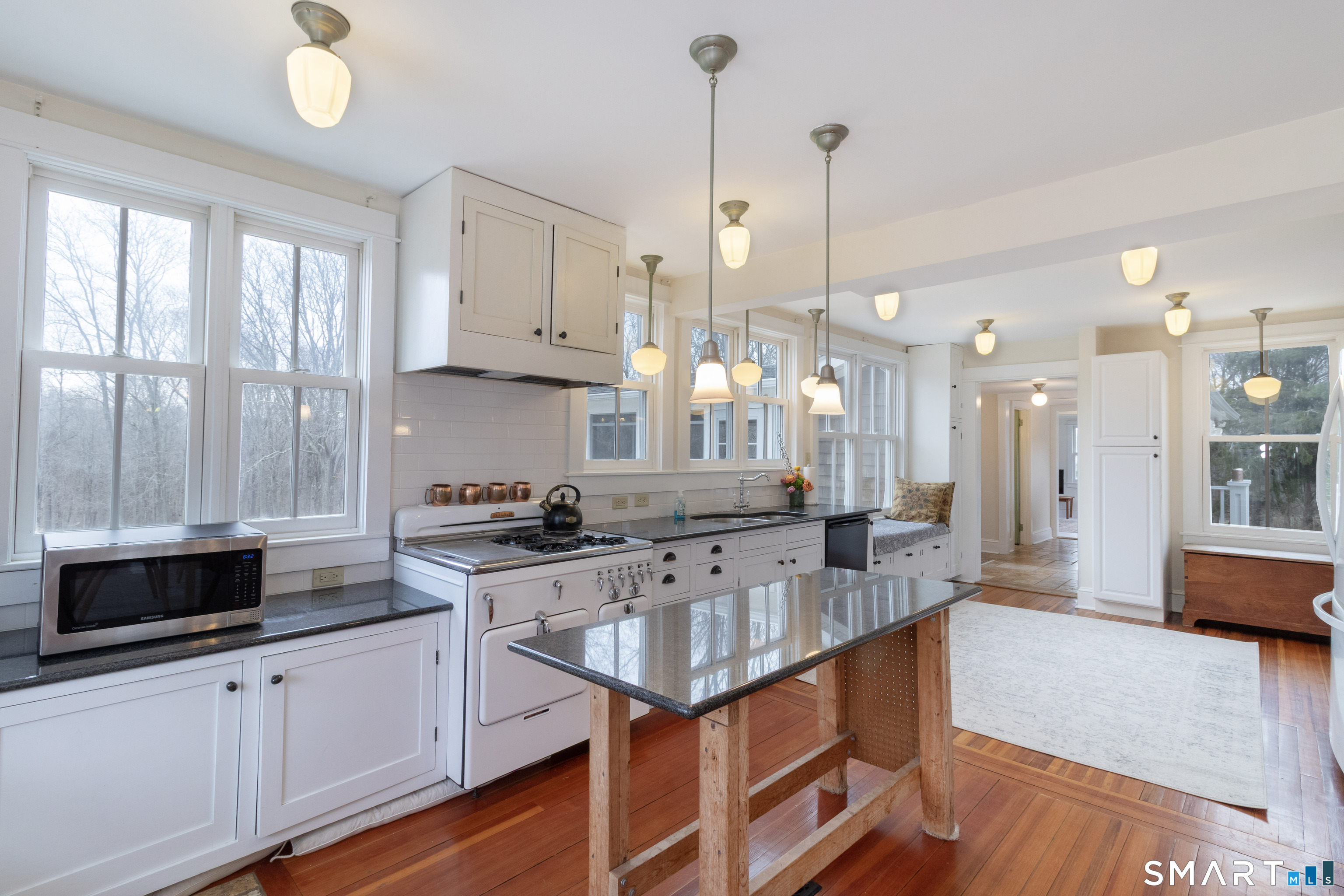 397 Moose Hill Road Guilford, CT 06437 - Photo 4 of 40