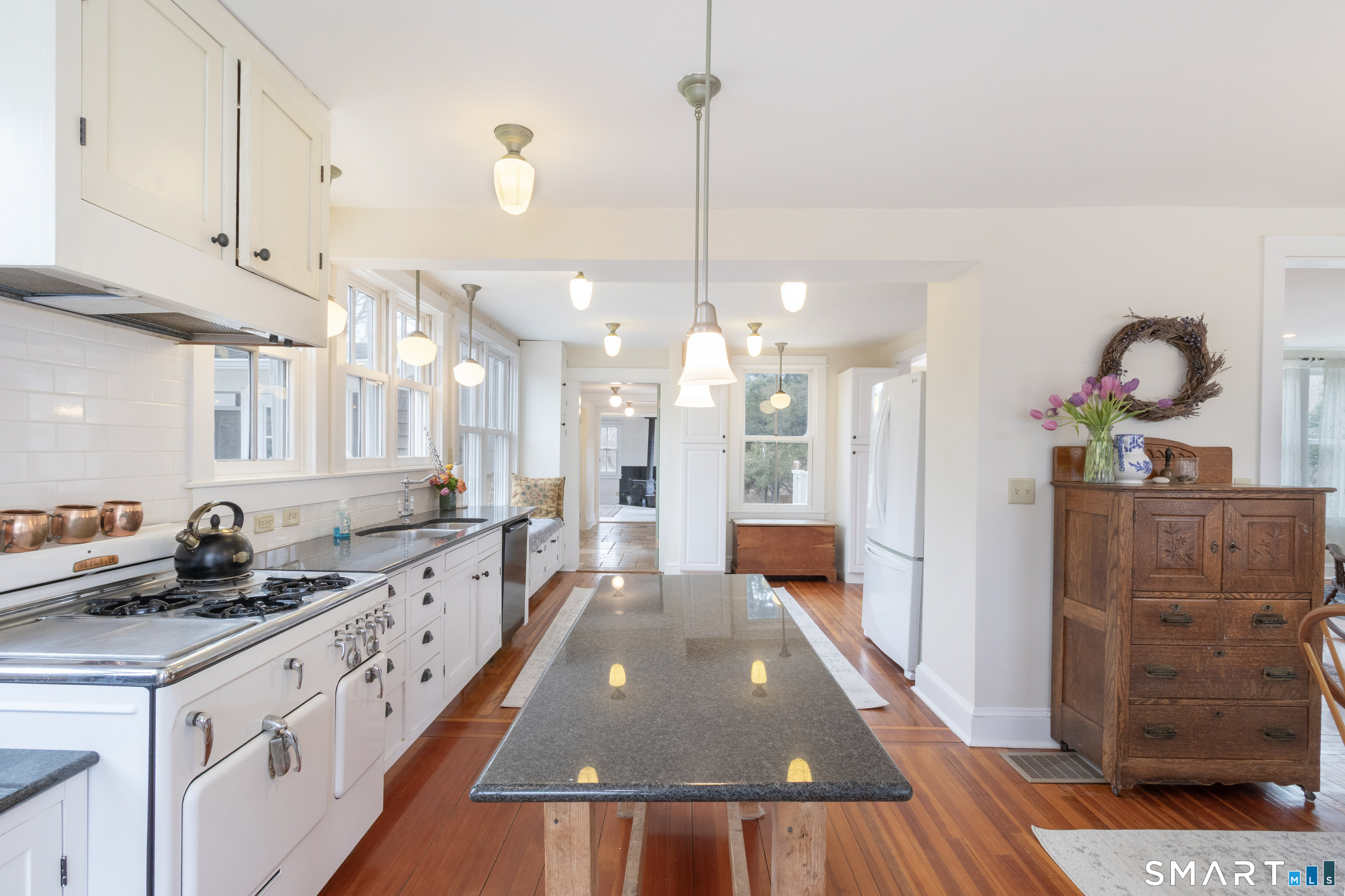 397 Moose Hill Road Guilford, CT 06437 - Photo 5 of 40