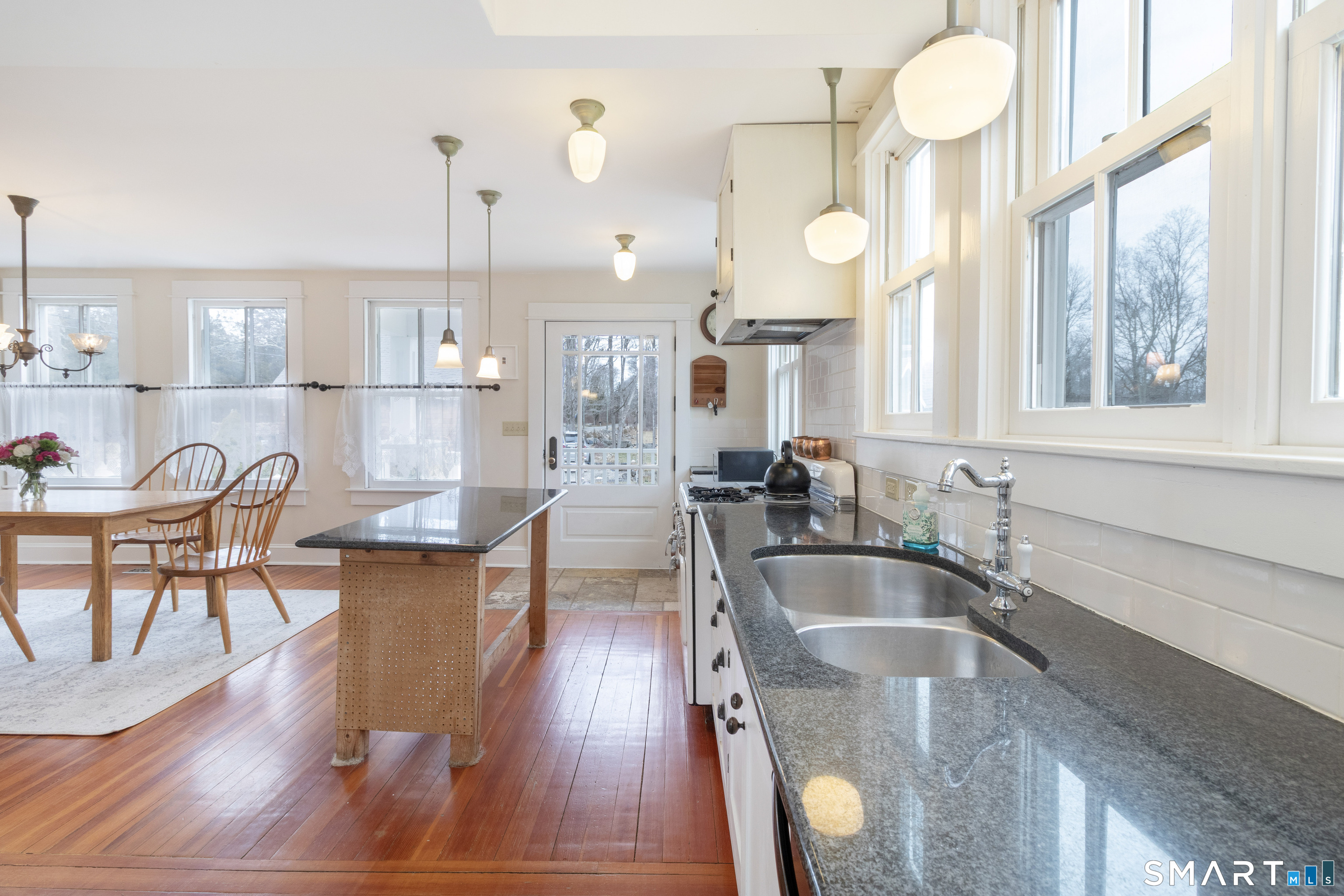 397 Moose Hill Road Guilford, CT 06437 - Photo 6 of 40