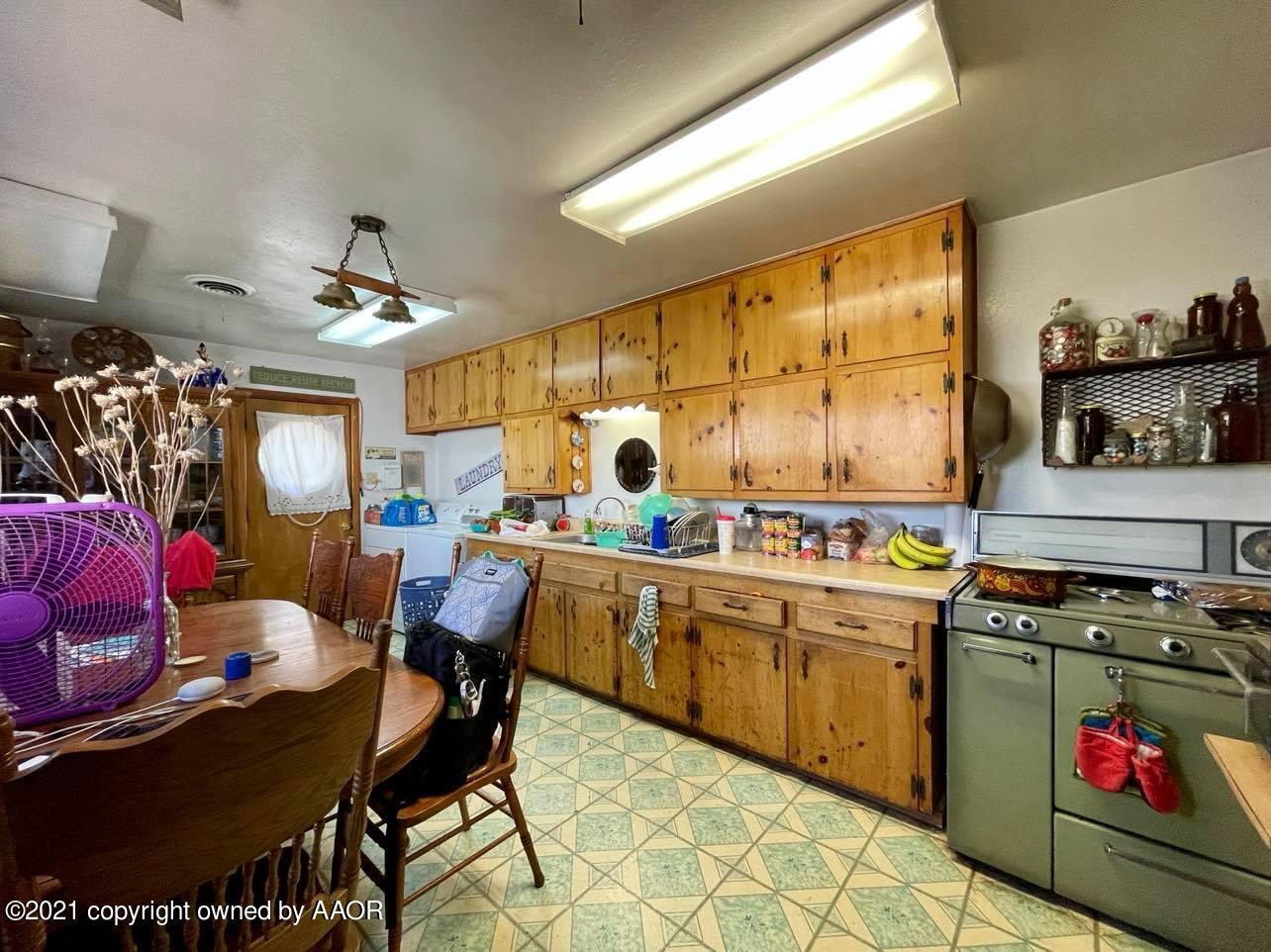 1306 North Spring Street Amarillo, TX 79107 - Photo 3 of 10 242828022_619677605693848_35624112614018