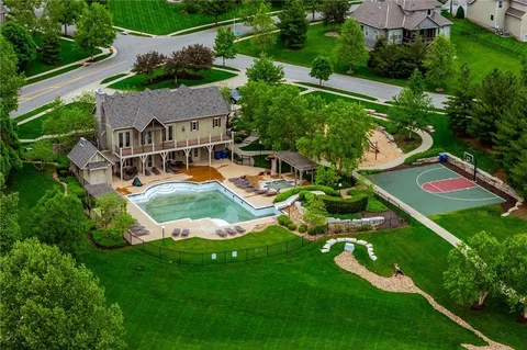 $940,000 | 11607 West 158th Terrace, Overland Park, KS 66221