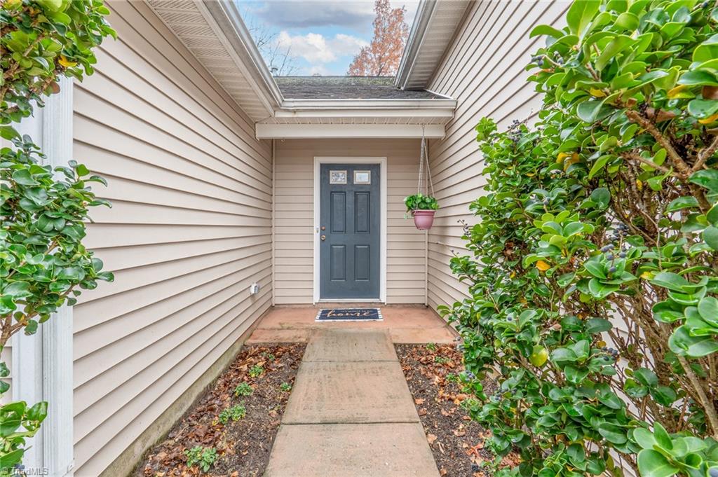 1051 Bexley Court High Point, NC 27262 - Photo 4 of 24