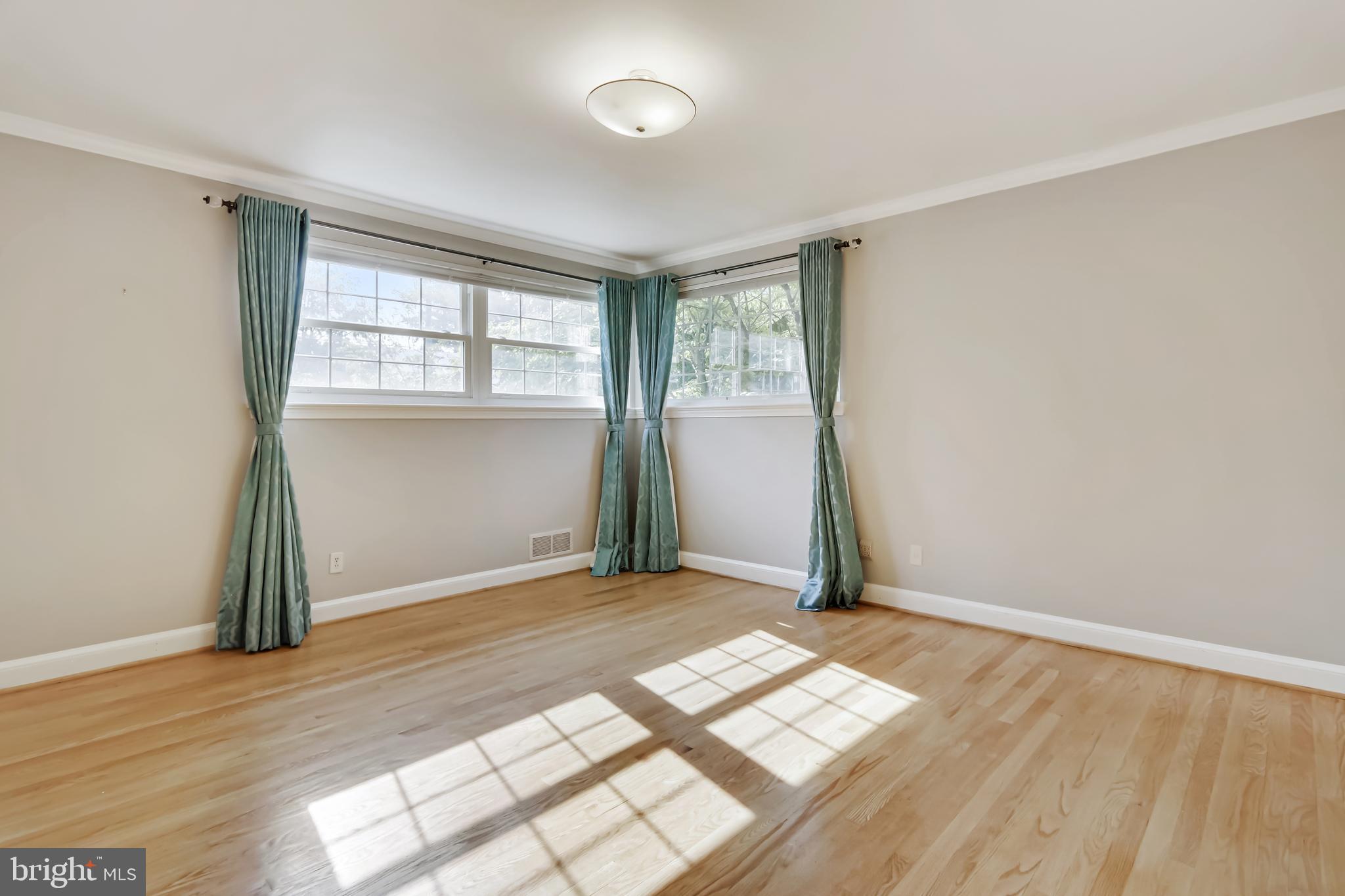 5806 Osceola Road Bethesda, MD 20816 - Photo 10 of 31