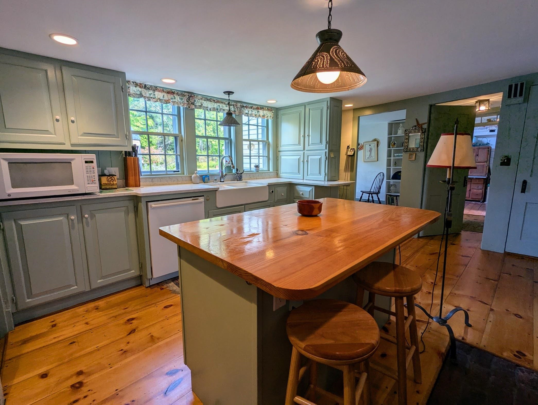 1428 Hopkinton Road Hopkinton, NH 03229 - Photo 3 of 57