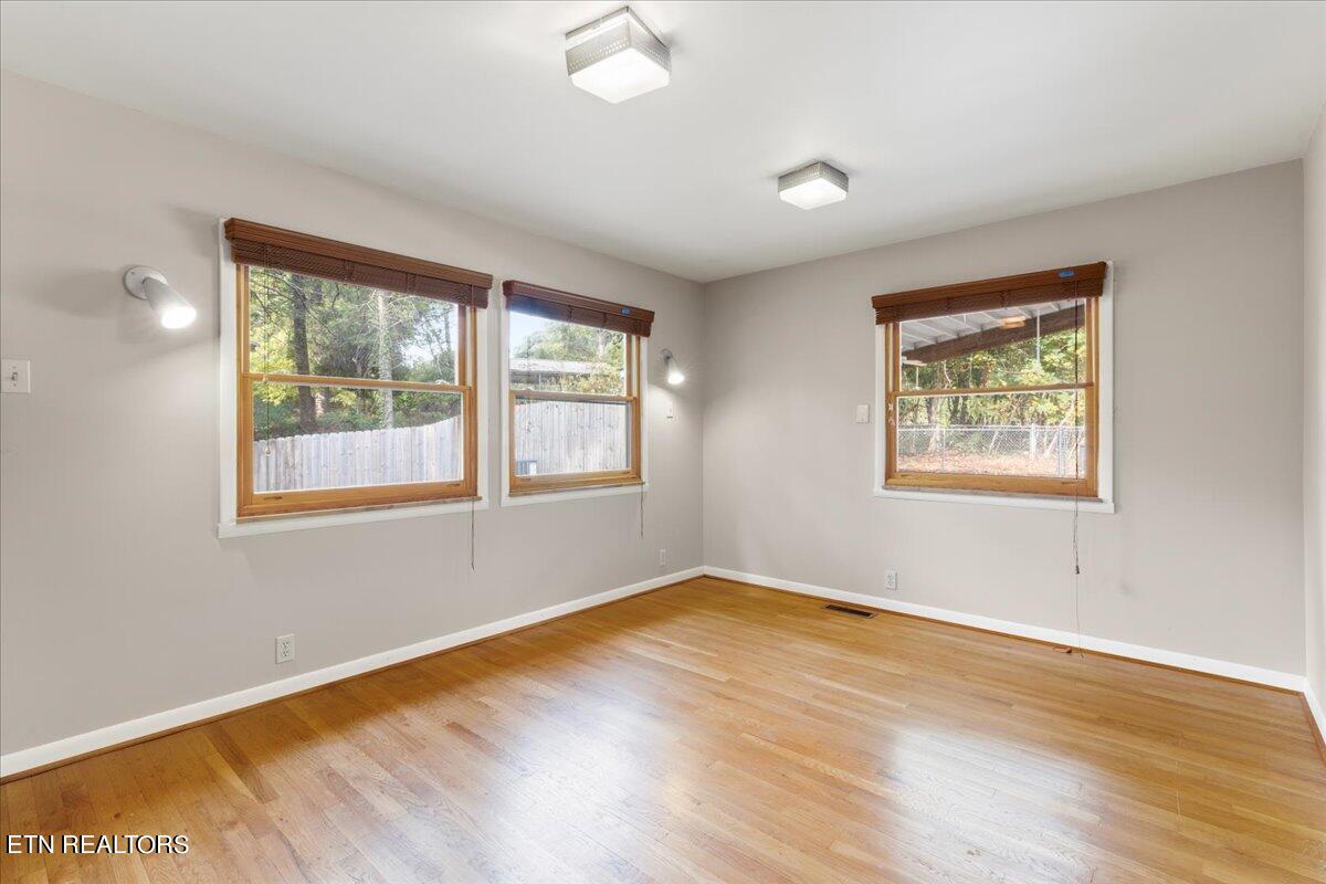808 West Outer Drive Oak Ridge, TN 37830 - Photo 19 of 29 Bedroom 2