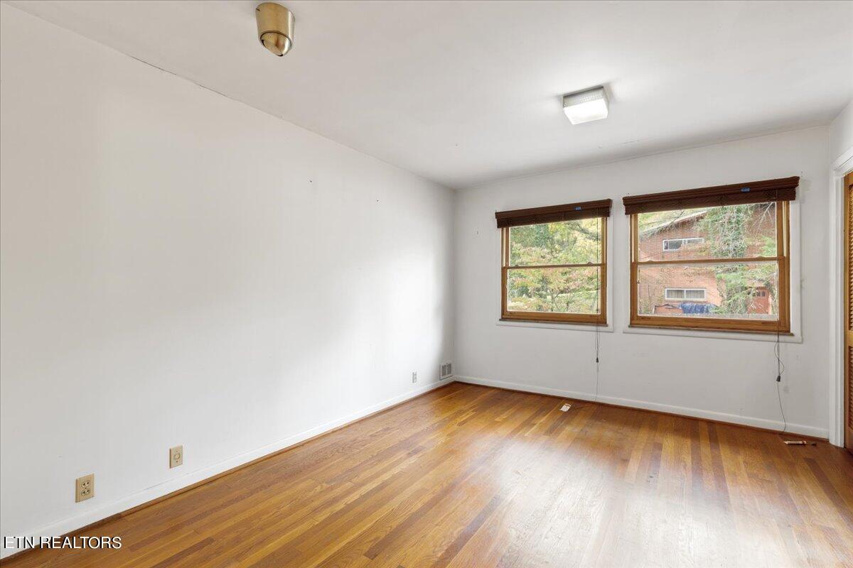 808 West Outer Drive Oak Ridge, TN 37830 - Photo 20 of 29 Bedroom 3