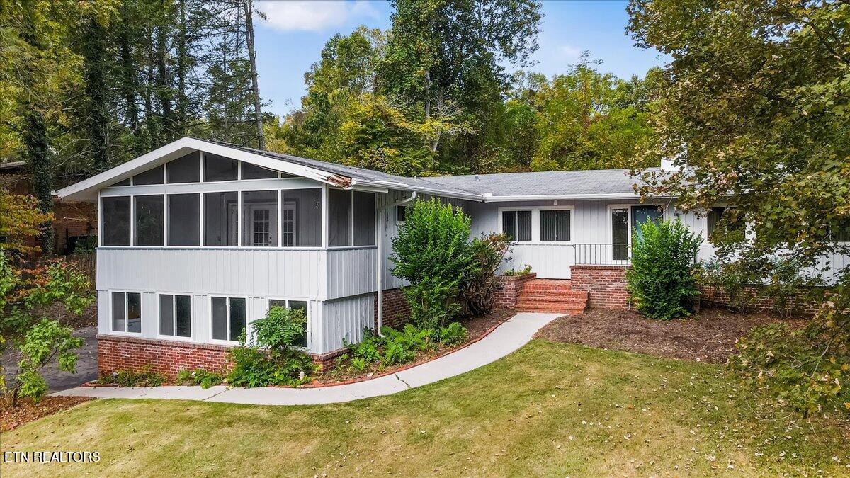 808 West Outer Drive Oak Ridge, TN 37830 - Photo 2 of 29 808 W Outer