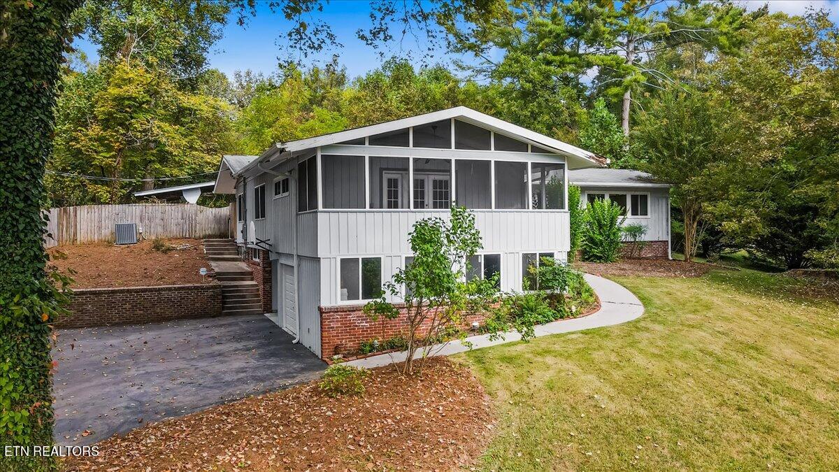808 West Outer Drive Oak Ridge, TN 37830 - Photo 3 of 29 808 W Outer