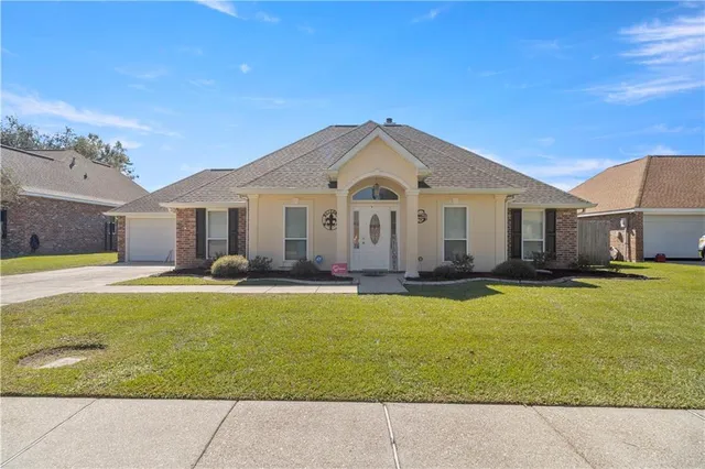 $365,000 | 203 Lakynn Lane, Hahnville, LA 70057