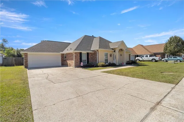 $365,000 | 203 Lakynn Lane, Hahnville, LA 70057