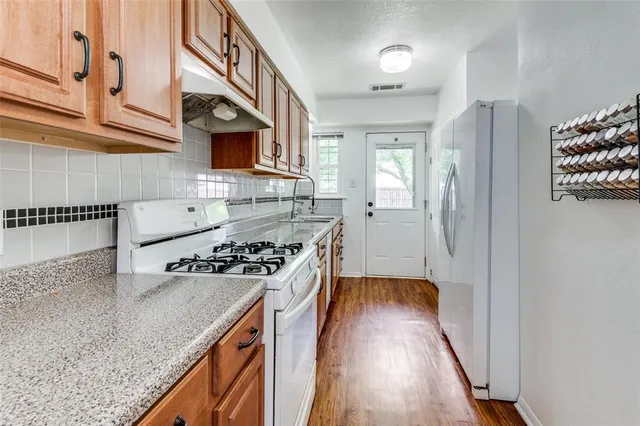 $1,975 | 118 Nichols Street, Irving, TX 75060