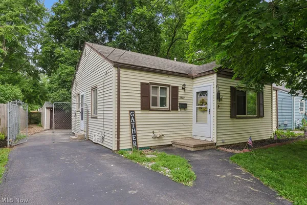 $160,000 | 5624 Burns Road, North Olmsted, OH 44070