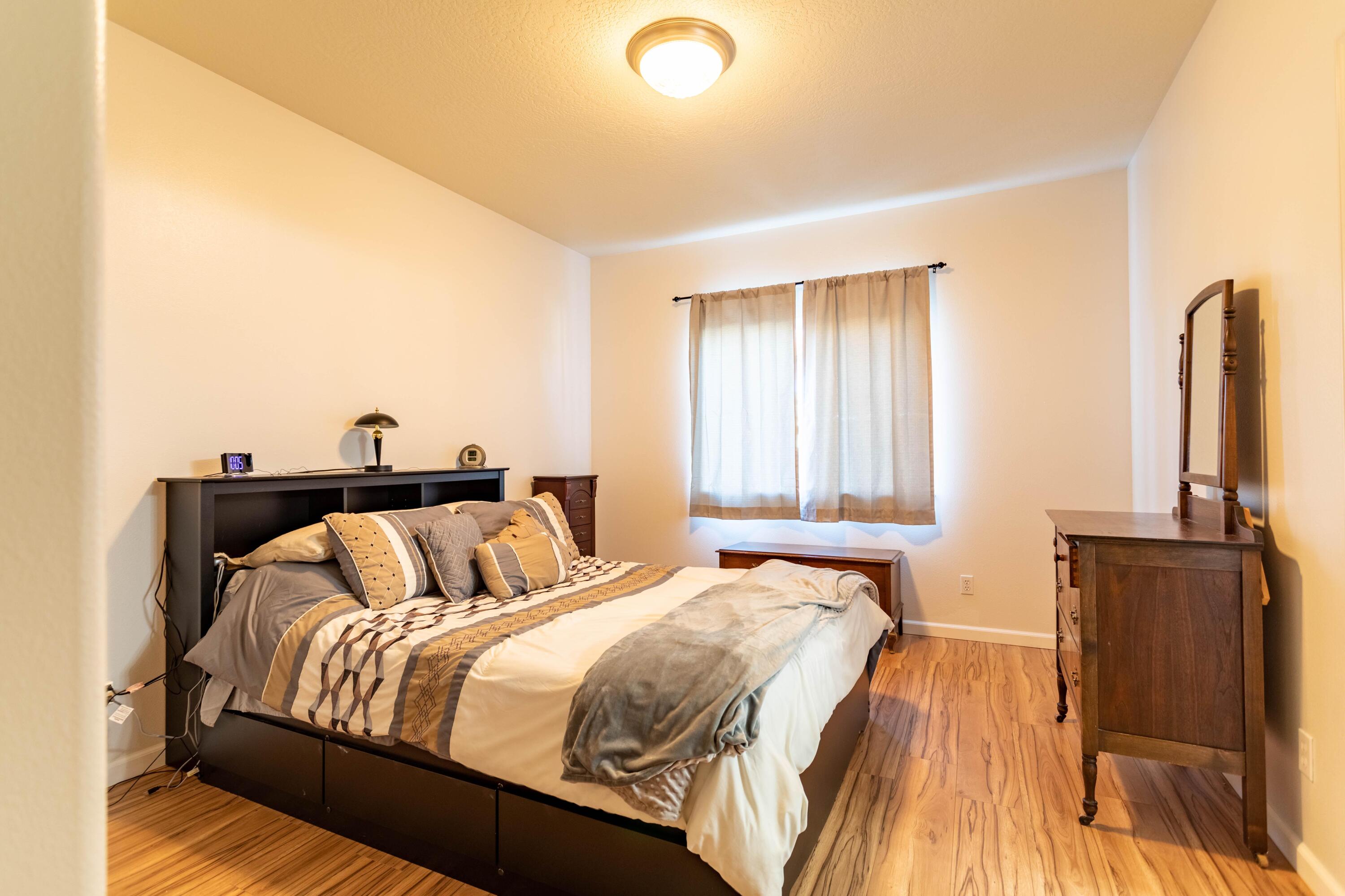 1012 Megan Lane Phoenix, OR 97535 - Photo 22 of 35 Floor 1 Prime Bed