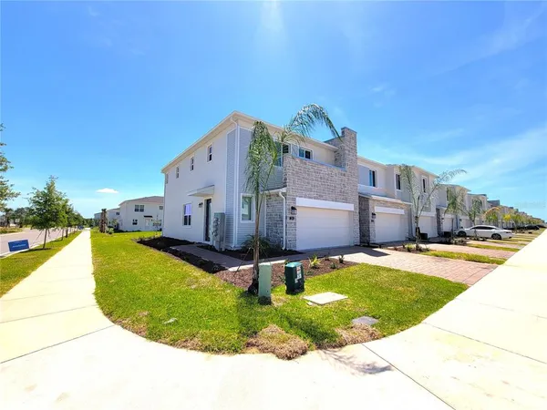 a front view of house with yard