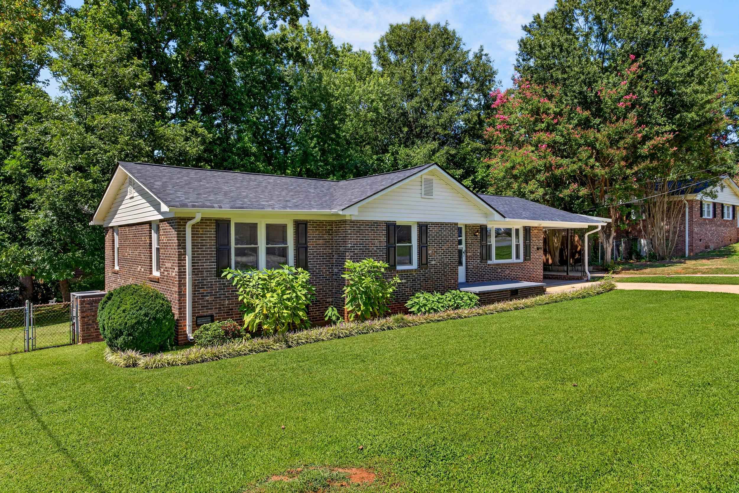 1104 South Limestone Street Gaffney, SC 29340 - Photo 2 of 35 Gallery Image 2
