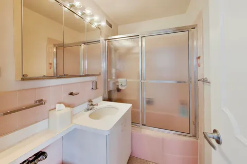 $549,500 | 1000 North Lake Shore Plaza, Unit 2205, Chicago, IL 60611