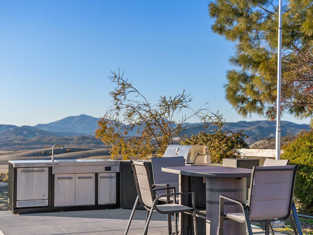 63155 Argyle Road King City, CA 93930 - Photo 6 of 46 a view of a chairs and table in a patio