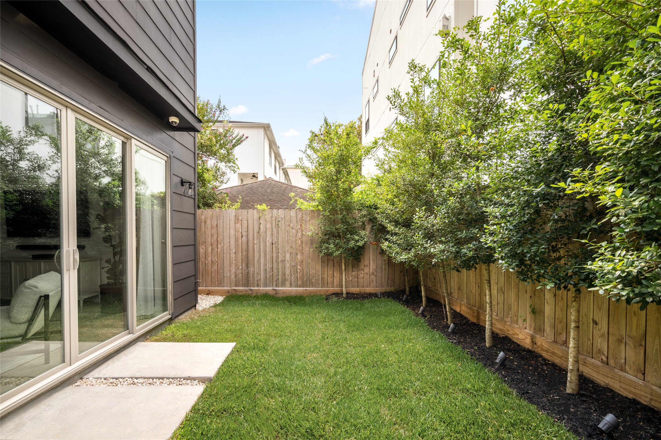1728 Ridgewood Street Houston, TX 77006 - Photo 23 of 43 Gallery Image 23