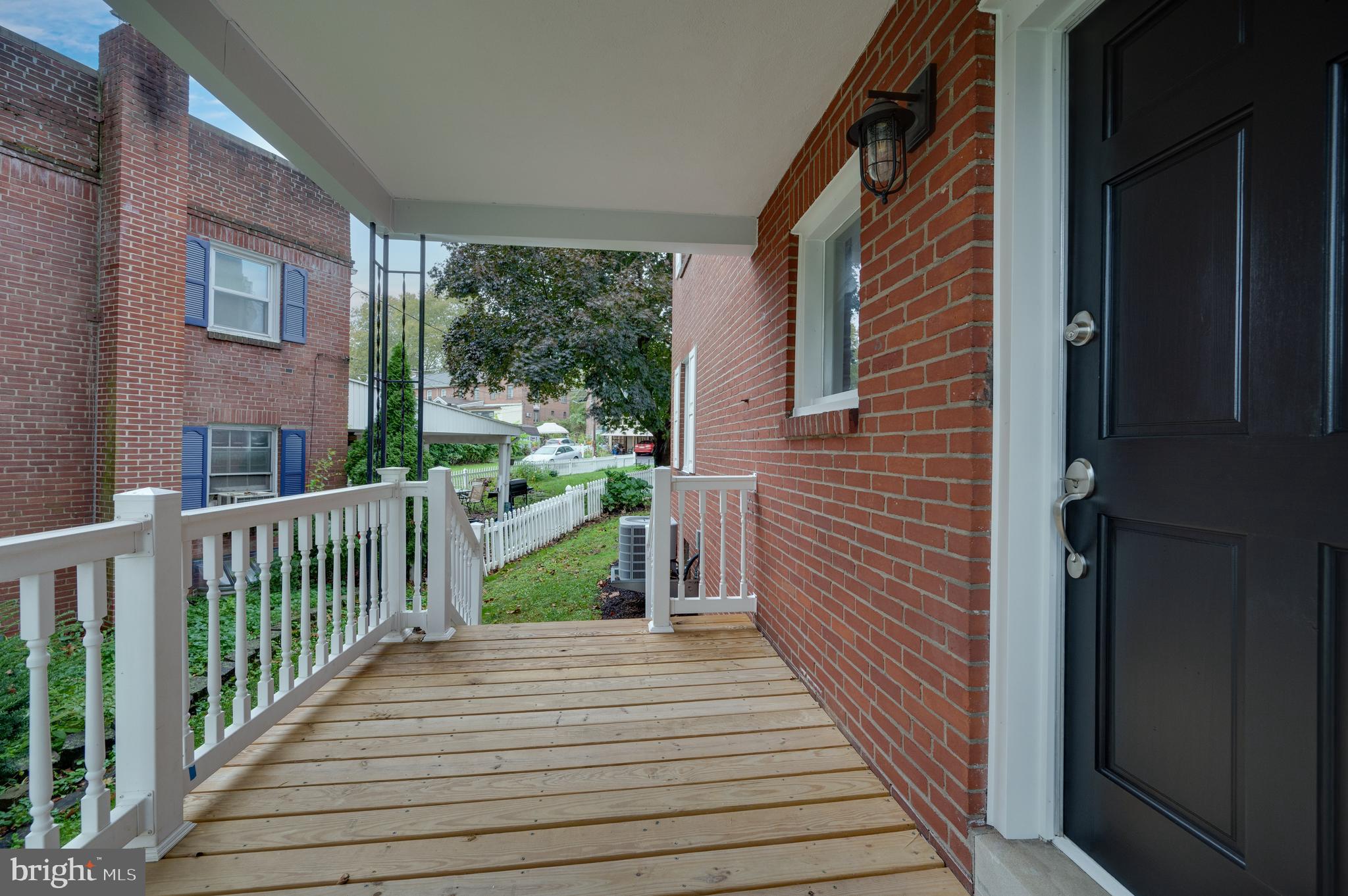 214 Sycamore Road Reading, PA 19611 - Photo 3 of 29