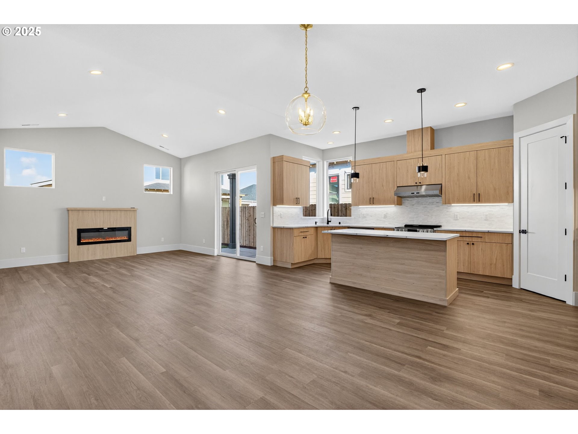 736 Southeast 35th Street Battle Ground, WA 98604 - Photo 4 of 34