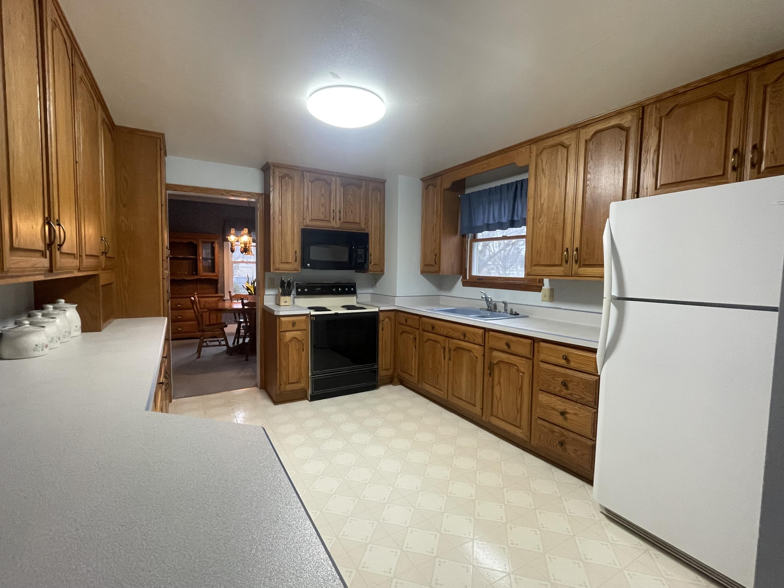 526 Pinetree Road Kohler, WI 53044 - Photo 8 of 26 Kitchen