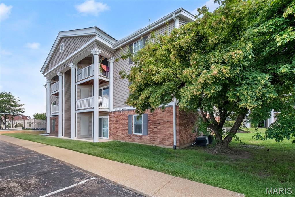 12114 Natural Bridge Road, Unit F Bridgeton, MO 63044 - Photo 3 of 24 Gallery Image 3