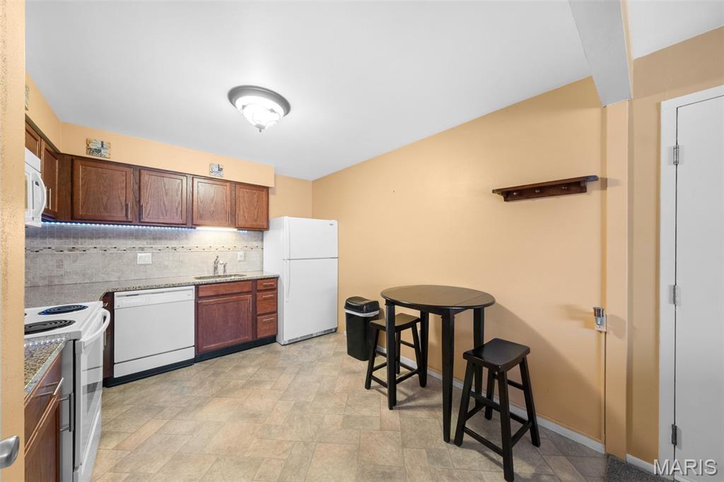 12114 Natural Bridge Road, Unit F Bridgeton, MO 63044 - Photo 5 of 24 Gallery Image 5