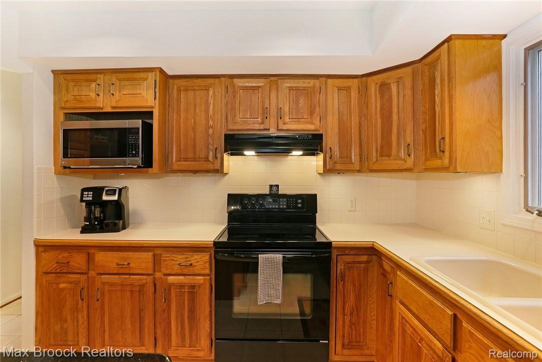 9970 Misty Ridge Circle Clarkston, MI 48348 - Photo 20 of 38 IMG_0110.jpg