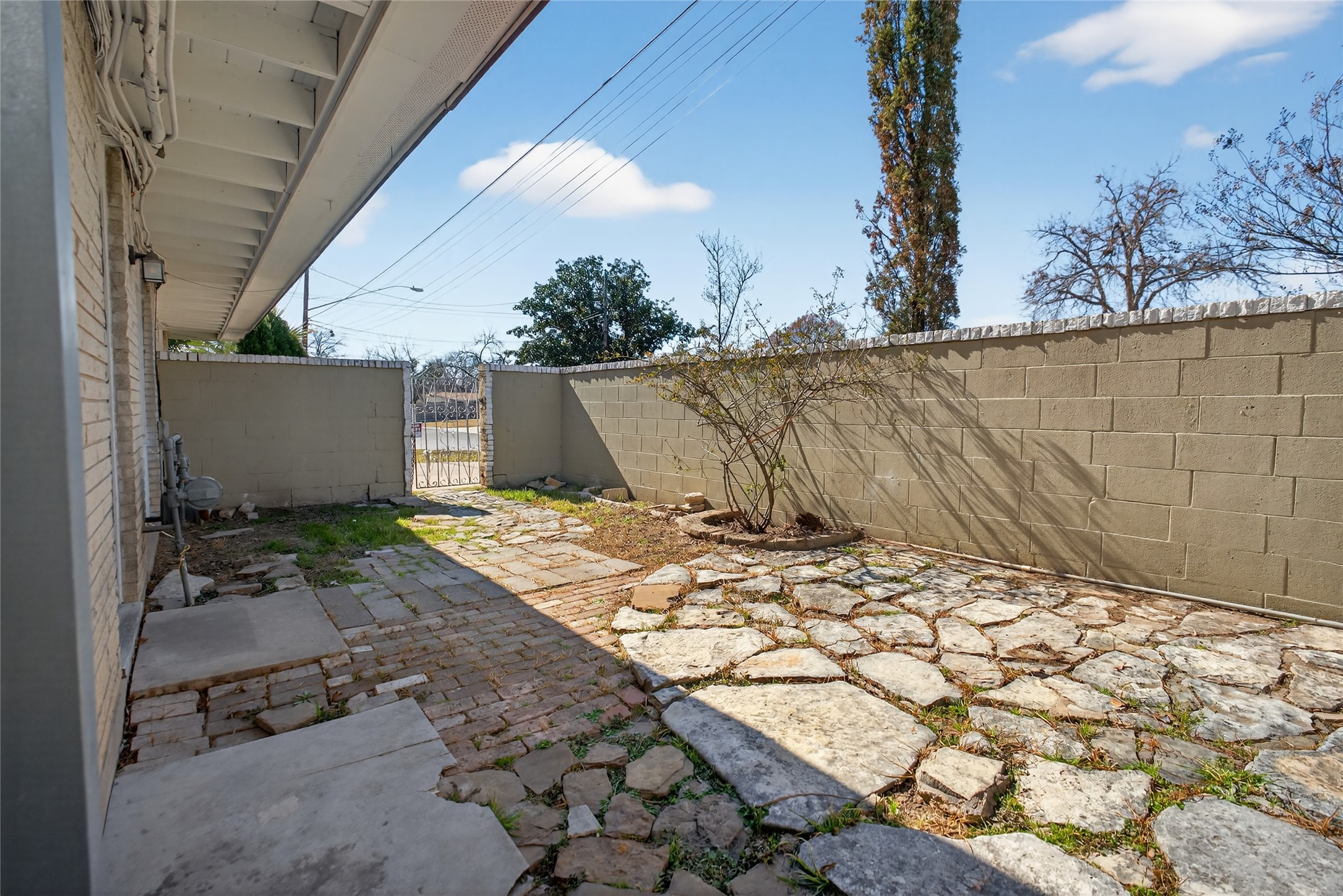 1400 Braes Ridge Drive, Unit B Austin, TX 78723 - Photo 4 of 16 Fenced front yard featuring a patio area and a gate