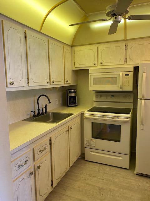 236 Mansfield F, Unit 236 Boca Raton, FL 33434 - Photo 5 of 13 Ktchen