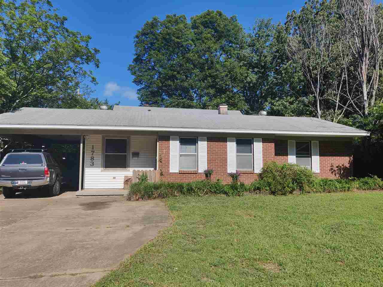 1783 Sea Isle Road Memphis, TN 38117 - Photo 1 of 20 a front view of a house with garden
