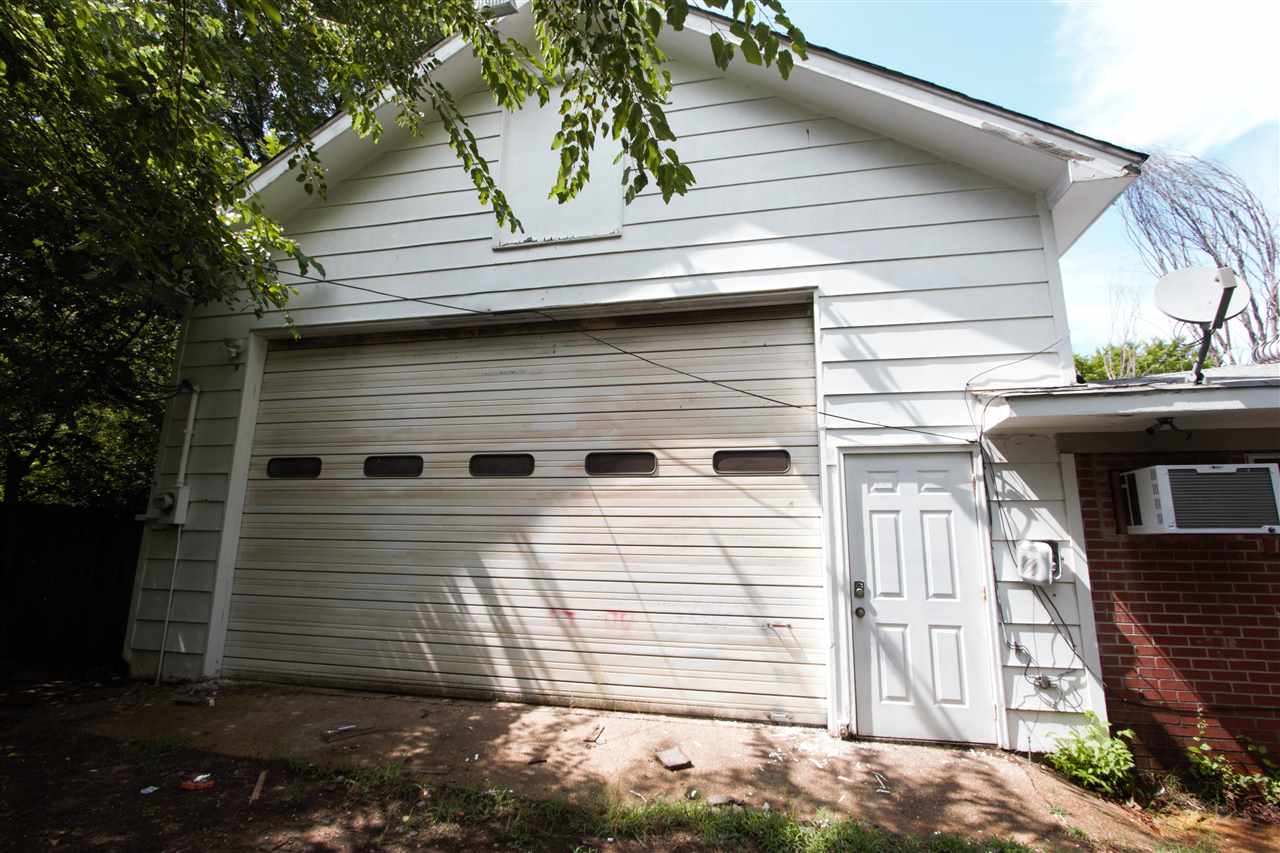 1783 Sea Isle Road Memphis, TN 38117 - Photo 18 of 20 a view of a house with a yard