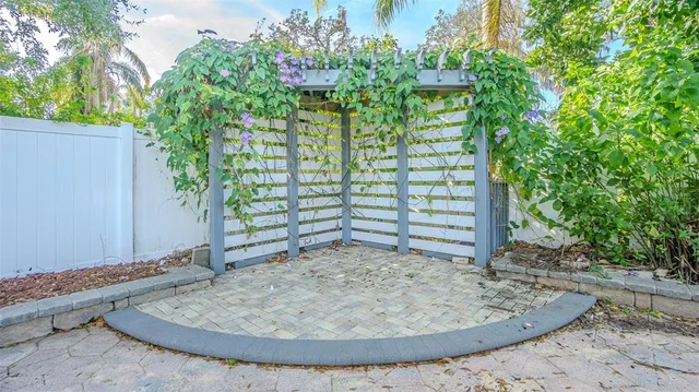 $610,000 | 2807 Windcrest Oaks Court, Valrico, FL 33594